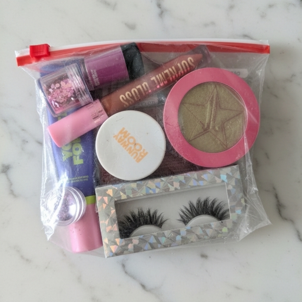 Mystery Makeup Bag 🛍️👄